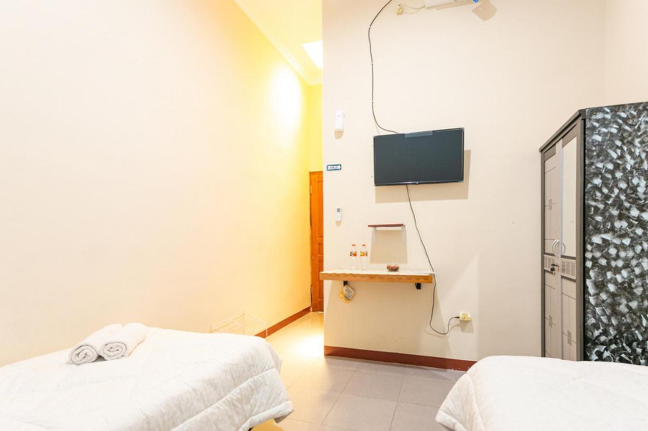 Reddoorz Syariah @ Sakinah Guesthouse Sragen Buitenkant foto
