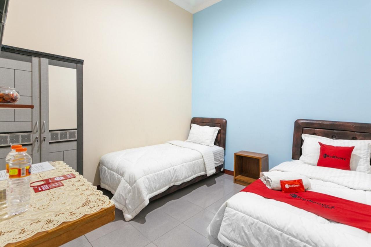 Reddoorz Syariah @ Sakinah Guesthouse Sragen Buitenkant foto