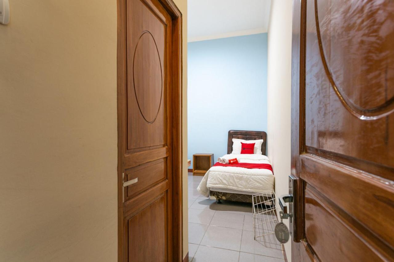 Reddoorz Syariah @ Sakinah Guesthouse Sragen Buitenkant foto